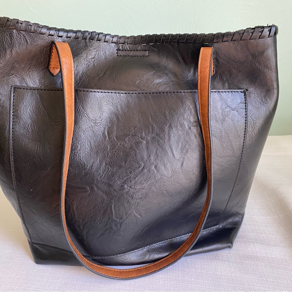 Black leather shoulder bag great for carrying a variety of items.